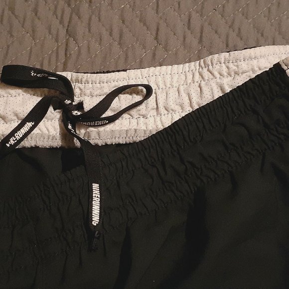 Nike Jogging Shorts - Picture 2 of 4